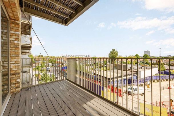 A fantastic two bedroom apartment available in canal side development. - Photo 1