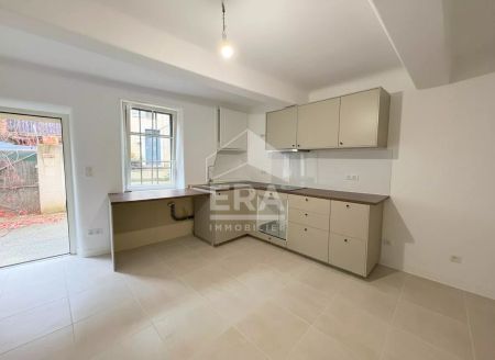 A LOUER CUCURON 84160 MAISON DE VILLAGE TYPE 3 PIECES D'ENVIRON 58M² AVEC CAVE - Photo 3