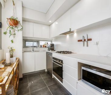 Modern & Spacious 2-Bedroom Apartment with Study - Photo 1