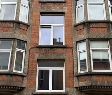 Appartement te huur in Brussel voor € 905 met 1 slaapkamer - Foto 2