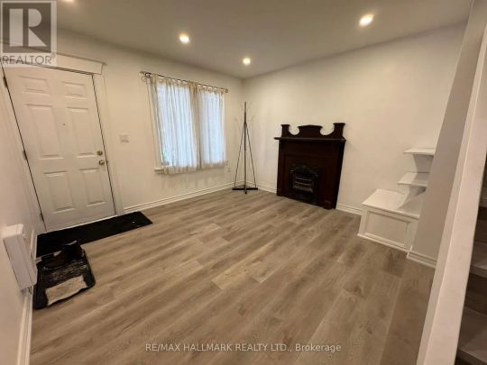 58 PAPE AVENUE - Photo 1