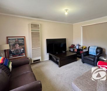 WELL PRESENTED TWO BEDROOM UNIT - Photo 3