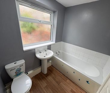 2 bed Terraced - To Let - Photo 5