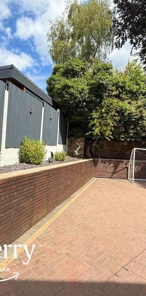 4 bedroom detached house to rent - Photo 1