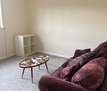 2 Bed Flat, Innellan Gardens, G20 - Photo 4