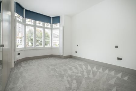 3 bedroom flat to rent - Photo 3