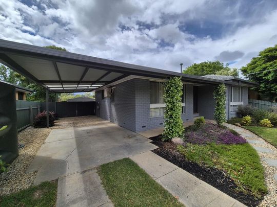 9 Robert Crescent - Photo 1