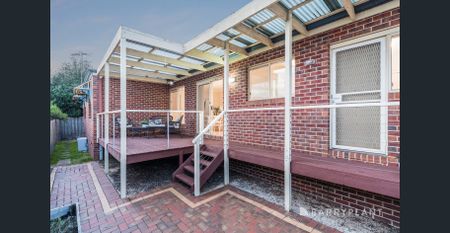 Light-filled, low-maintenance living in a prime pocket - Photo 4