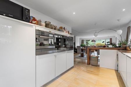 VERY GENEROUS WITH GARDEN - Photo 2