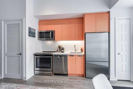 For Lease - 317 Broward Way Unit# 122, Innisfil, Ontario - Photo 4