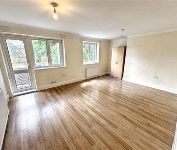 3 bedroom flat to rent - Photo 1