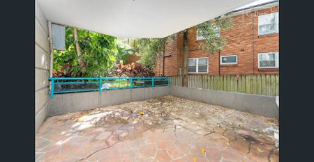 Spacious Coastal Apartment Moments from North Wollongong Beach - Photo 5