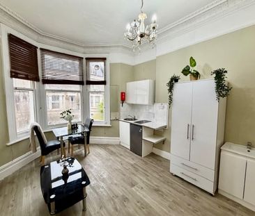 1 Bed Flat, Matheson Road, W14 - Photo 5