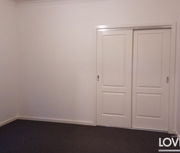 Grand Family Home - Photo 3