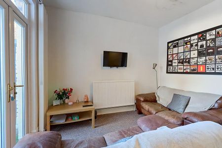 3 bedroom terraced house to rent - Photo 2