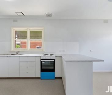 Freshly Renovated Home Offering Comfort & Convenience - Photo 5