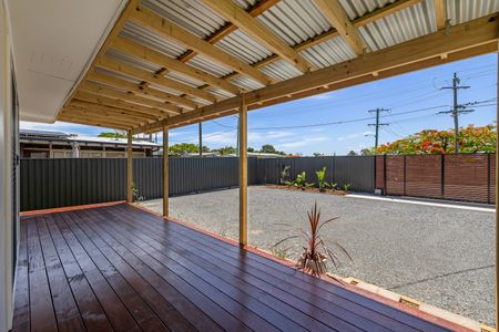 20 Ridgeway Avenue, Southport QLD 4215 - House For Rent | Domain - Photo 4