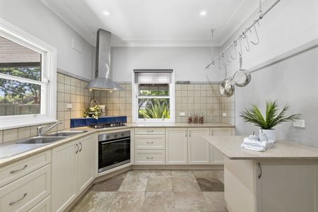 Great for Entertaining, Walk to Station - Photo 5