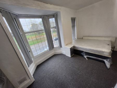 Room in a Shared House, Stratford Road, B11 - Photo 4