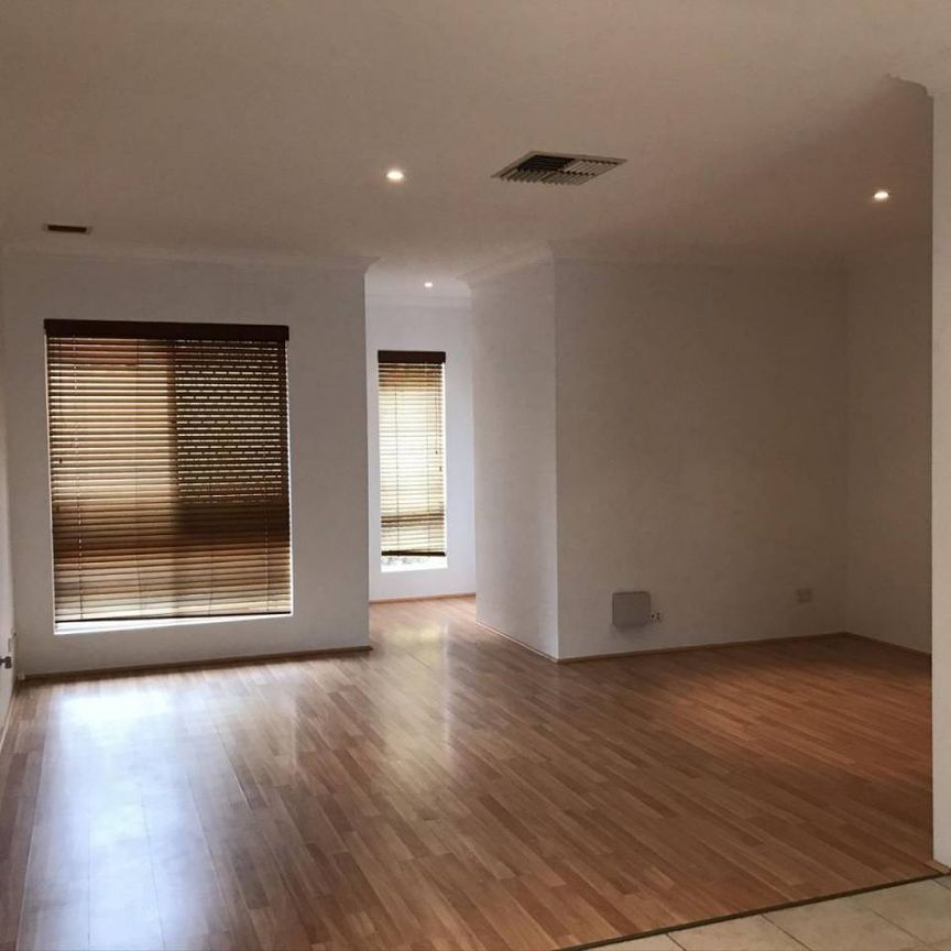 Great location 3 Bed Home - Photo 1