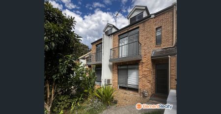 Stylish 4-Bedroom Townhouse with Internal Access Garage - Photo 3