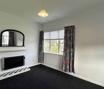 2 Bedrooms Epuni - Photo 2