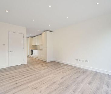 3 bedroom mews to rent - Photo 1