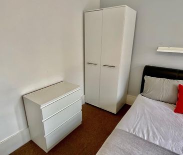 1 bedroom in a house share to rent - Photo 4