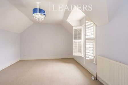 4 bedroom semi-detached house to rent - Photo 5