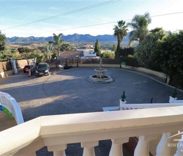 4 bedroom luxury Villa for rent in Alhaurín de la Torre, Spain - Photo 6