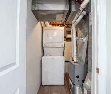 All Inclusive 2 Bedroom + Den Lower Unit in St. Catharines!! - Photo 6