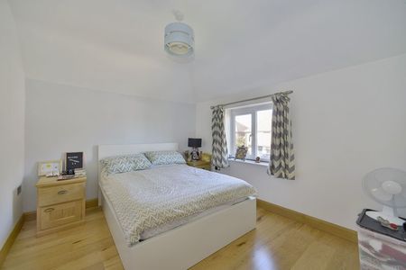 Warren Road, Godalming, Surrey, GU7 - Photo 4