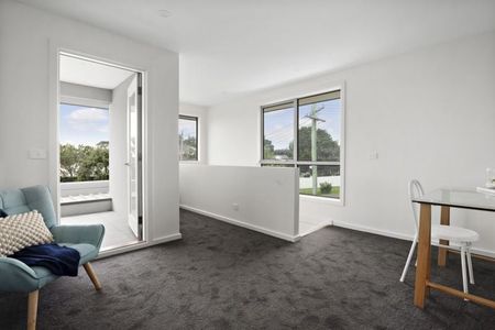 Location & Luxury - Photo 3