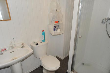 8 bedroom property to rent - Photo 5