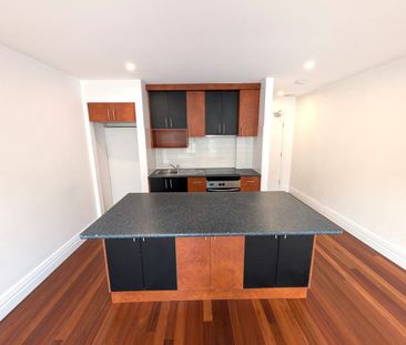 Walking distance to Corio Bay and North Geelong train station. - Photo 3