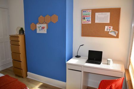 3 bedroom terraced house to rent - Photo 2