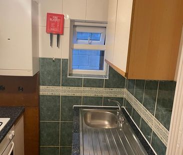 Studio Flat, Central Park Road, E6 - Photo 4