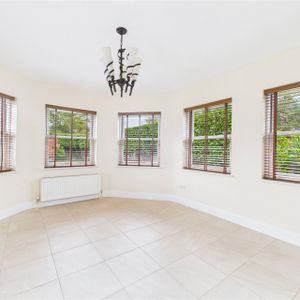 Finchampstead Road, Wokingham Finchampstead Road, Wokingham - Photo 2