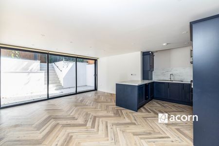 Flat to rent - Underhill Road, London, SE22 - Photo 3