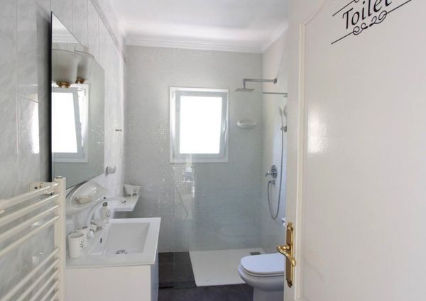 Villa for rent in Cumbre del Sol with 5 bedrooms
