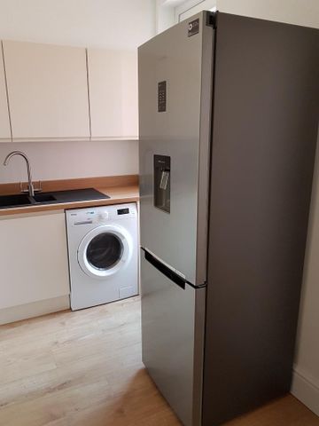 1 bedroom in a house share to rent - Photo 2