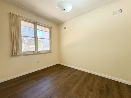 Three bedroom Family Home - Photo 5