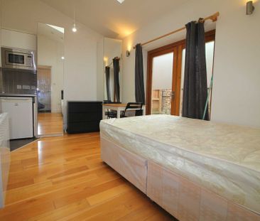 Price £1,200 pcm - Available 31/12/2025 - Furnished - Photo 2