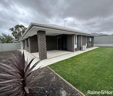 Beautiful 4-Bedroom Family Home in Aspire Estate! - Photo 5