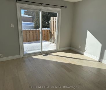 388 Parkwood Avenue #Upstair Floor - Photo 3