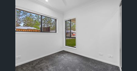 The Ideal Unit with a Yard! - Photo 3