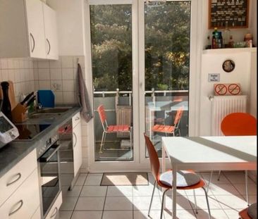 Freundliche 3 Zimmer Wohnung mit Balkon in zentraler Lage - Photo 1