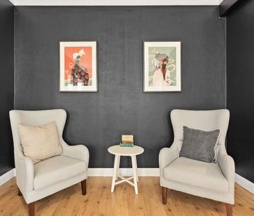 Furnished or Unfurnished Renovated Art Deco Two Bedroom Apartment - Photo 5