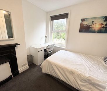 Room in a Shared House, Burlington Road, SO15 - Photo 1