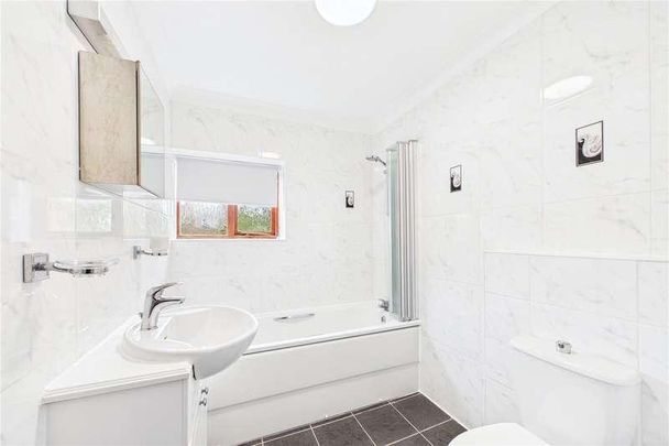Laneswood, Mortimer, Reading, RG7 - Photo 1